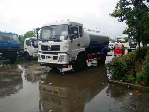 ����ľ�R��ˮ܇�S���N��-����ľ�R��ˮ܇�r���r-�|�L(f��ng)���F(tu��n)