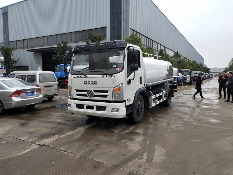 8��С�͞�ˮ܇�����Xһ�v��ˮ܇�S��ֱ�N