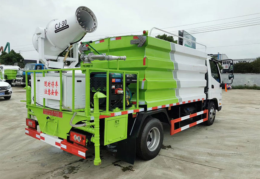 福田藍(lán)牌5噸灑水車后方展示圖