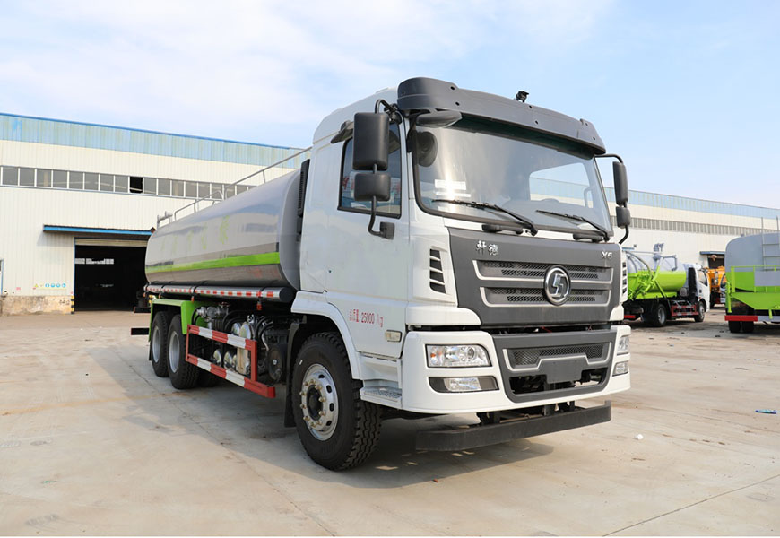 陜汽軒德X6后雙橋灑水車展示圖