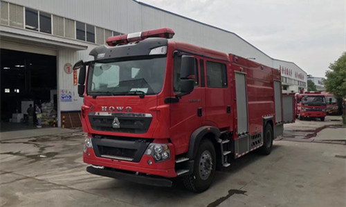 豪沃8噸水罐消防車
